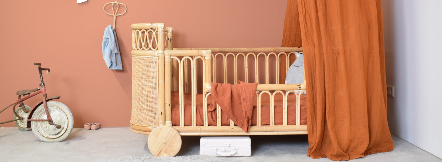 meegroeibed-rotan-peuter-baby-ledikant
