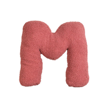 babykamer-accessoires-letter-m-kussen