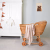 babykamer-inspiratie-wieg-rotan-vintage