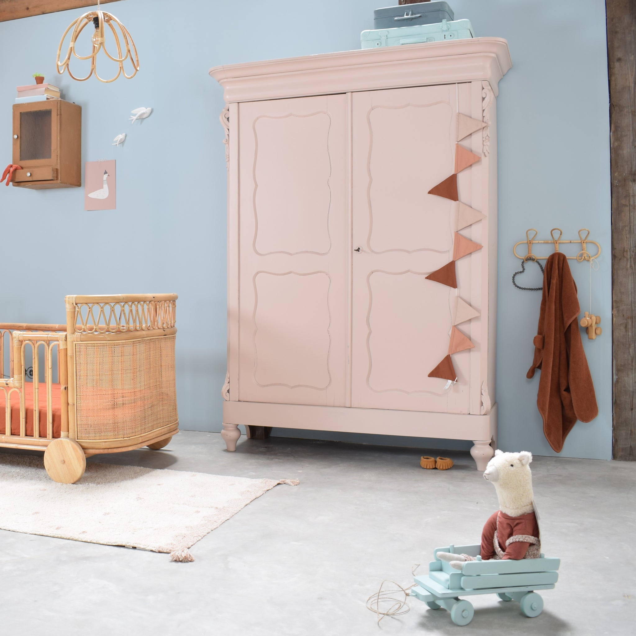 plafond opgraven Papa Vintage kledingkast Kinderkamer 'Lot' - roze | Mevrouw Kraai