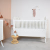 brocante-babybed-wit-klapbare-zijkant