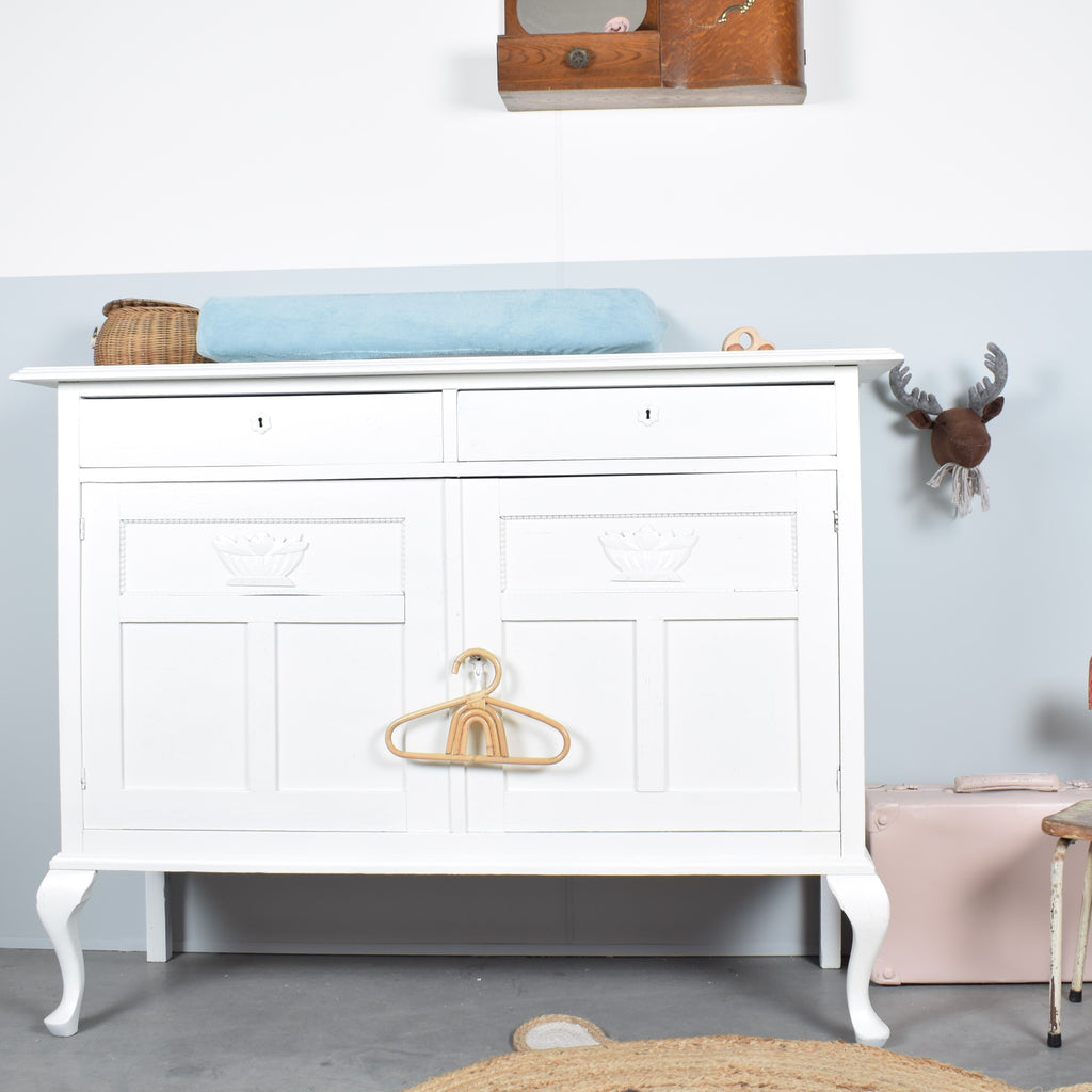 brocante-commode-babykamer-queen-anne