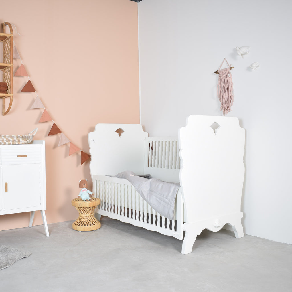 brocante-vintage-ledikant-babykamer-babybed