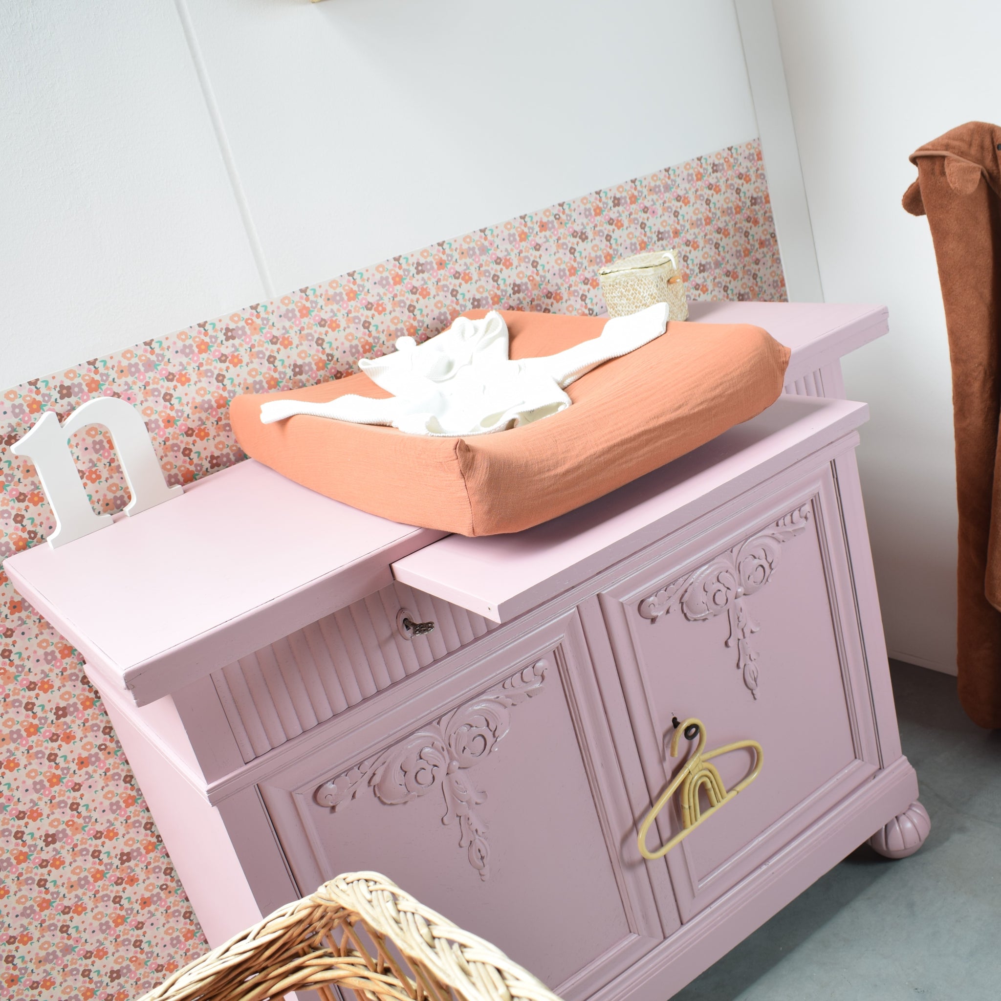 detail-commode-jeppe-cherry