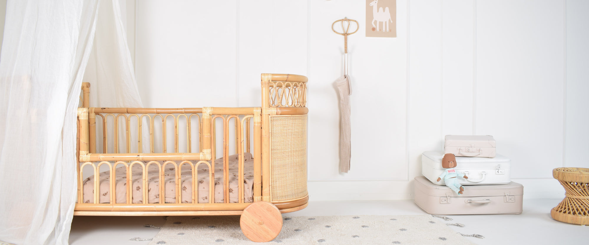 Rotan-meegroei-ledikant-babykamer-inspiratie