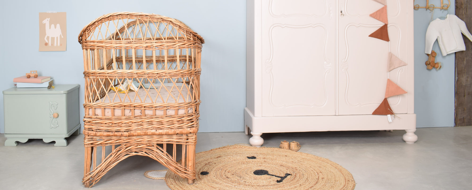 exclusieve-babymeubels-vintage-ledikantje-kledingkast