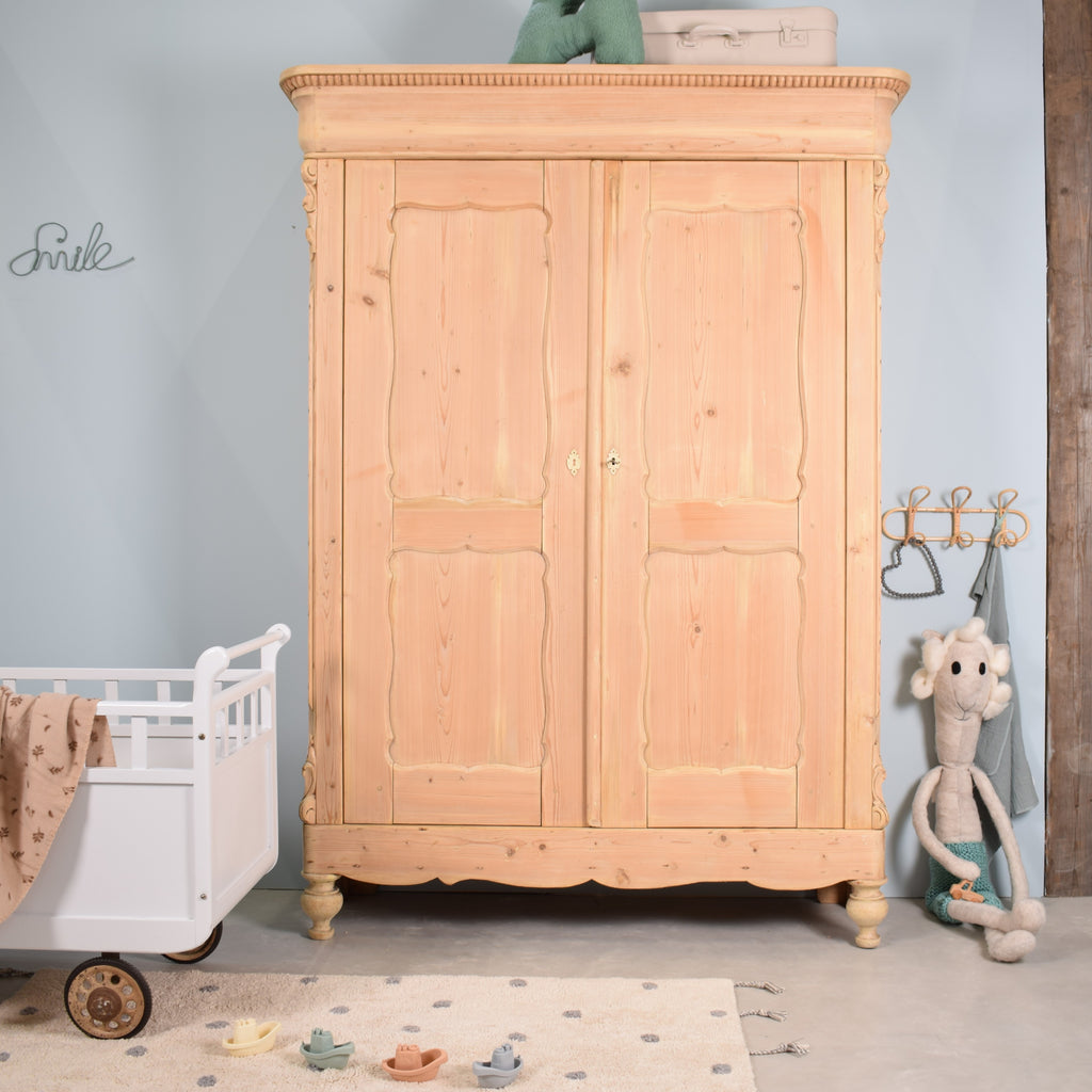 vintage-babymeubels-babykamer-kledingkast-kinderkamer