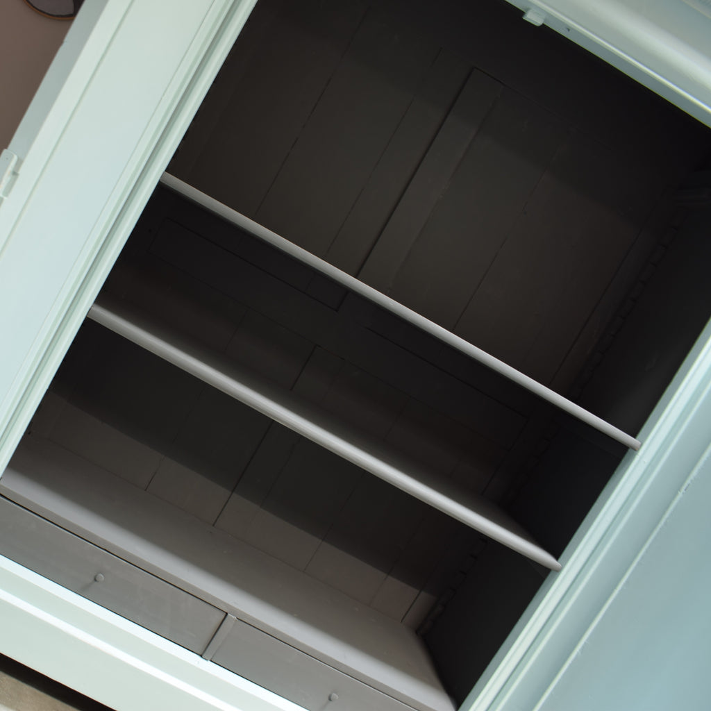 binnenkant-biedermeier-kledingkast