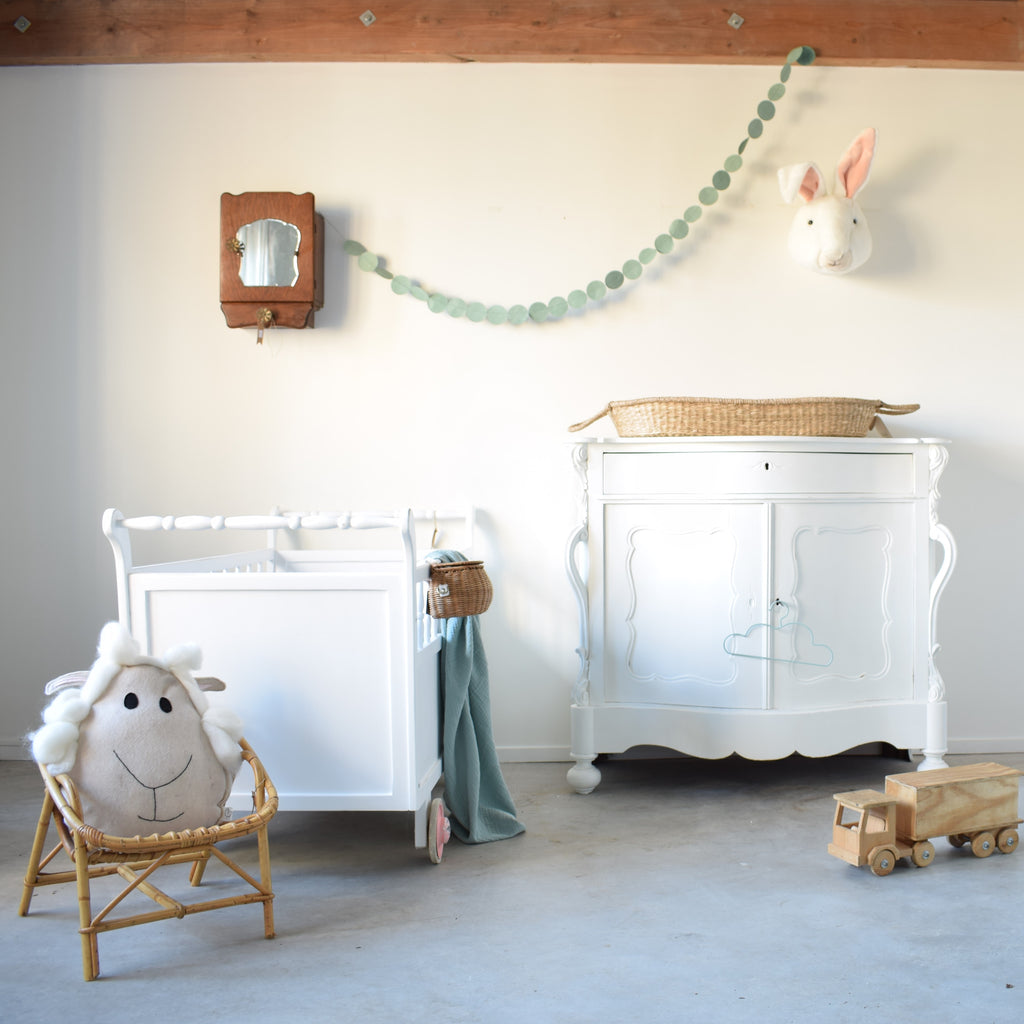 brocante-biedermeier-babykamer-duurzame-babymeubels