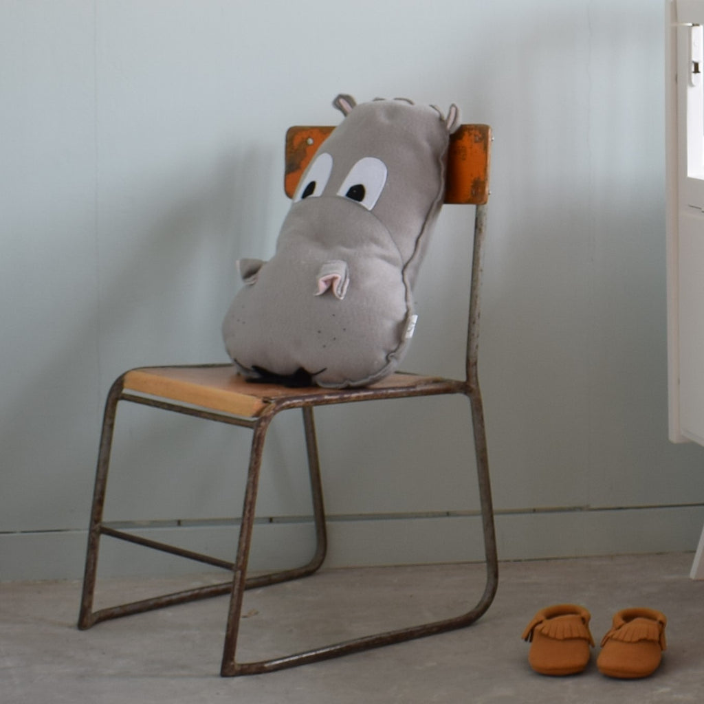 oud-stoeltje-kinderstoeltje-vintage-retro