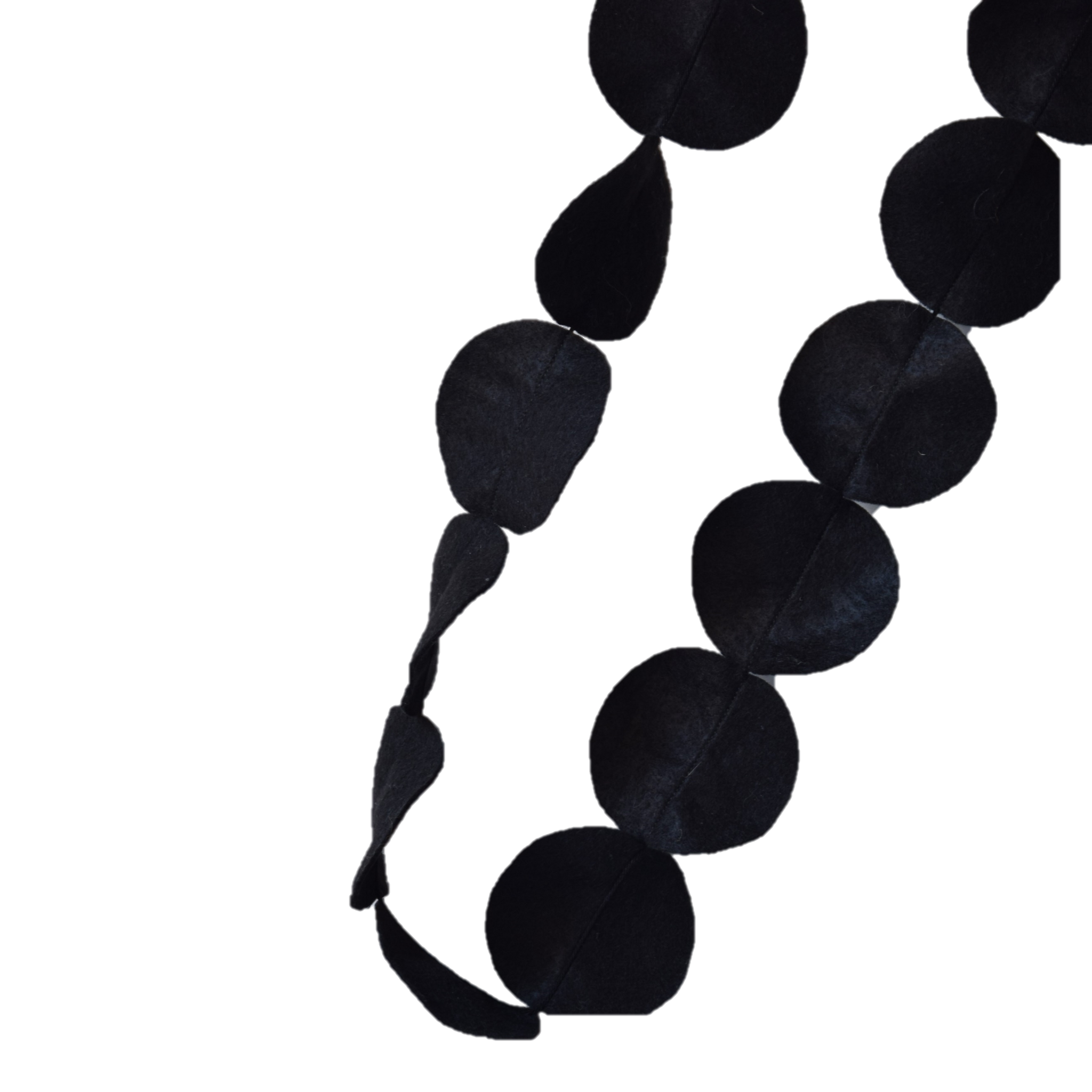 zwart-slingertje-vilt-rondjes-mevrouwkraai