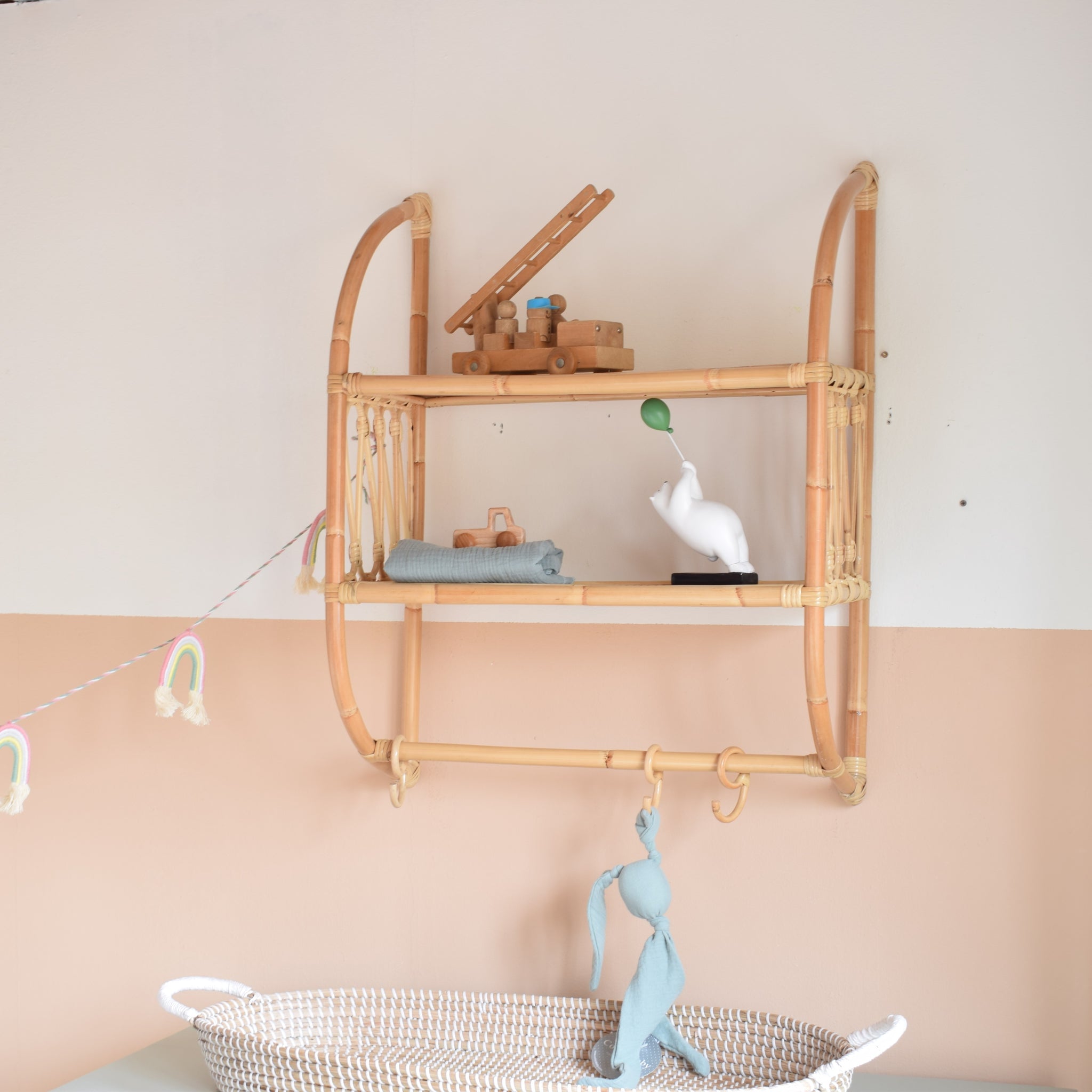 rotan-wandrek-wandkastje-boekenplank-naturel
