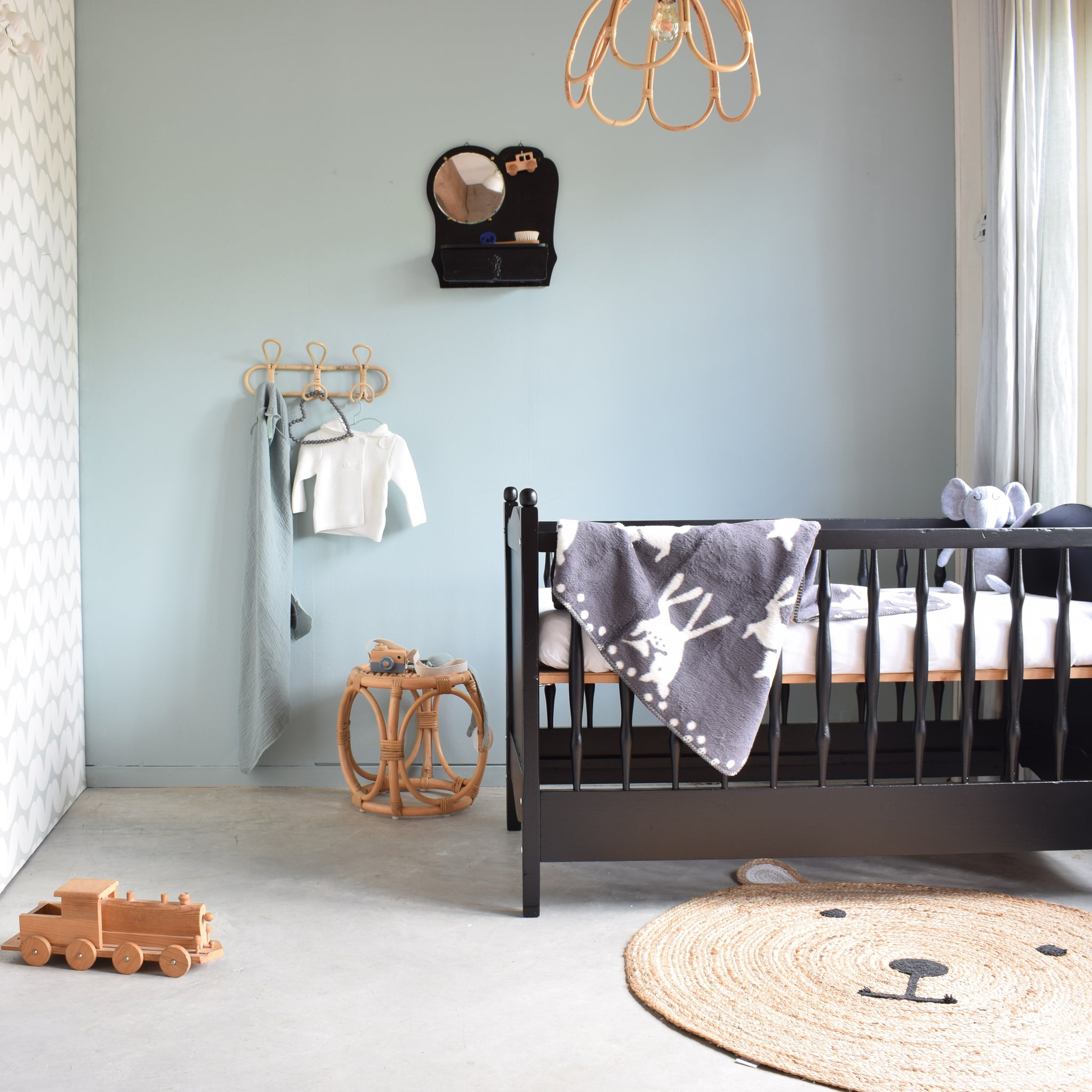 babykamer-bedje-zwart-ledikantje-jean