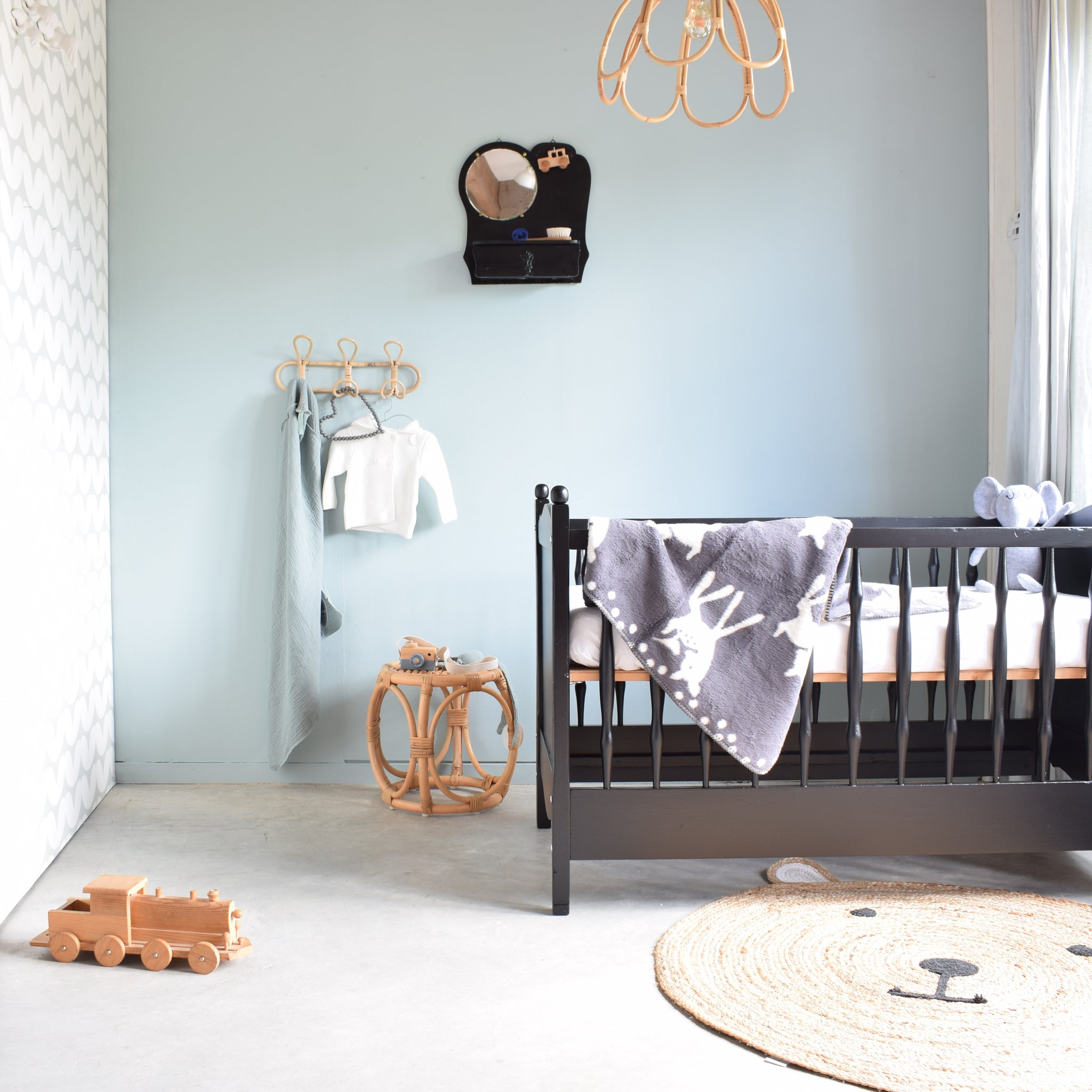 babyledikant-zwart-unieke-vintage-brocante