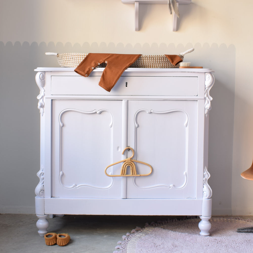 bideremeier-commode-vintage-babykamer-lila