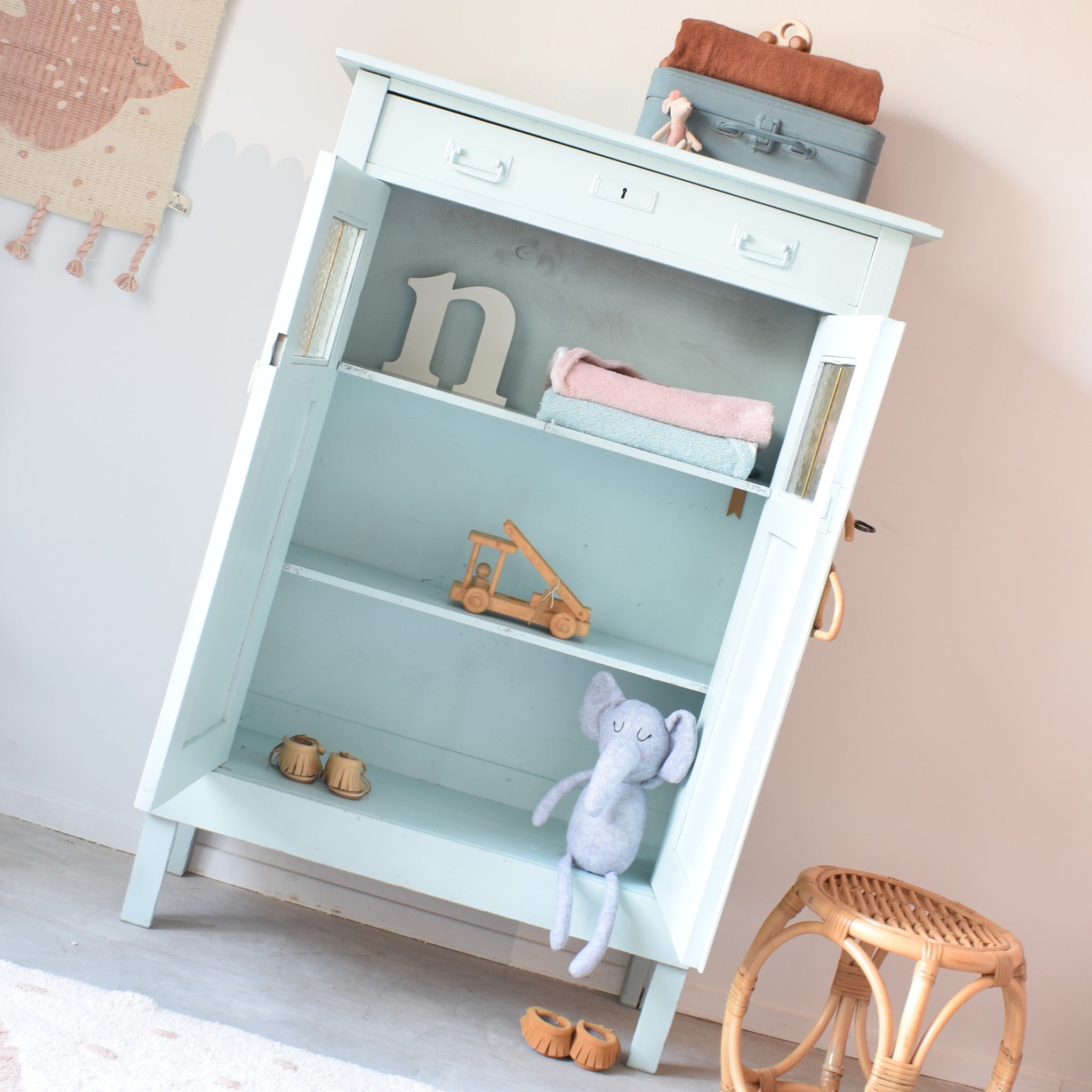 binnenkant-meidenkast-maartje-mint-vintage