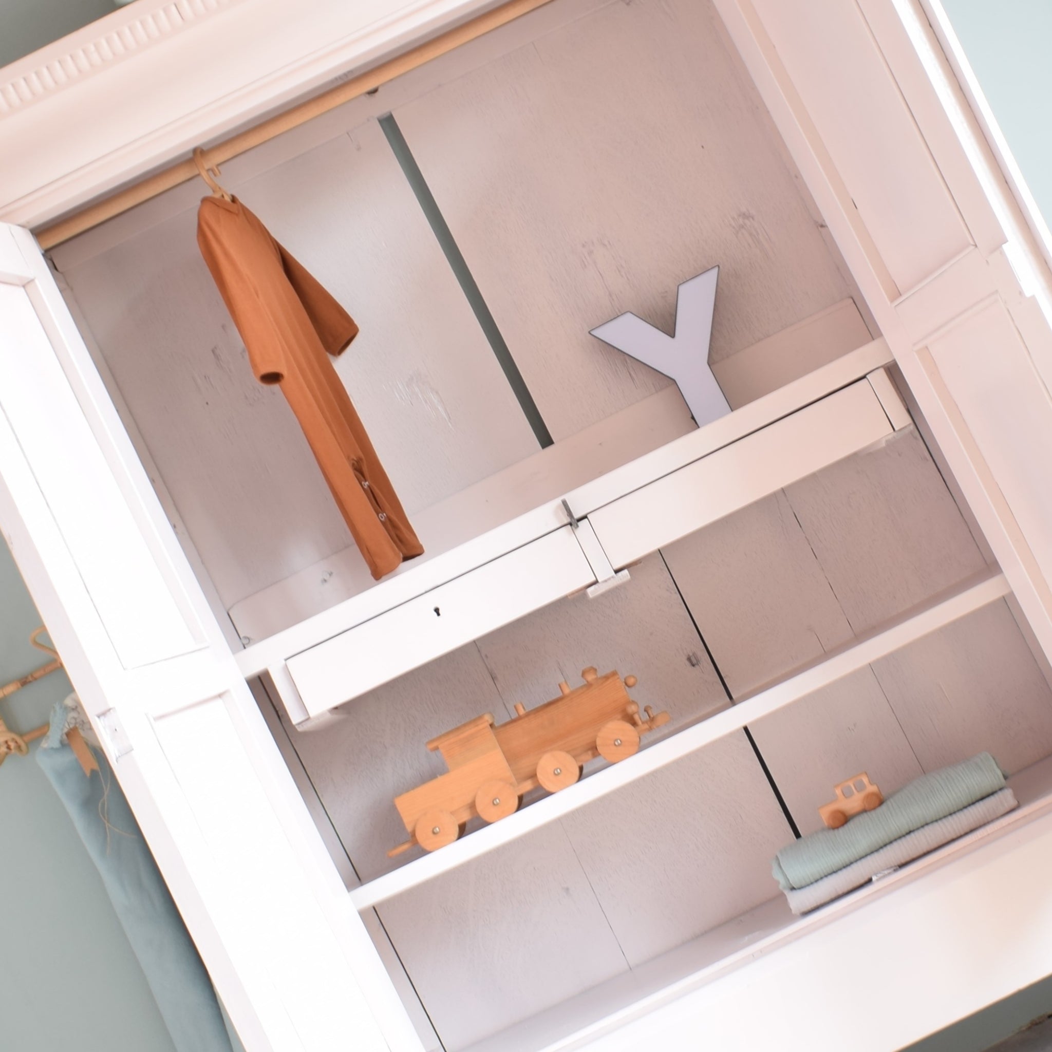 Brocante biedermeier kledingkast 'Leif' - Peach