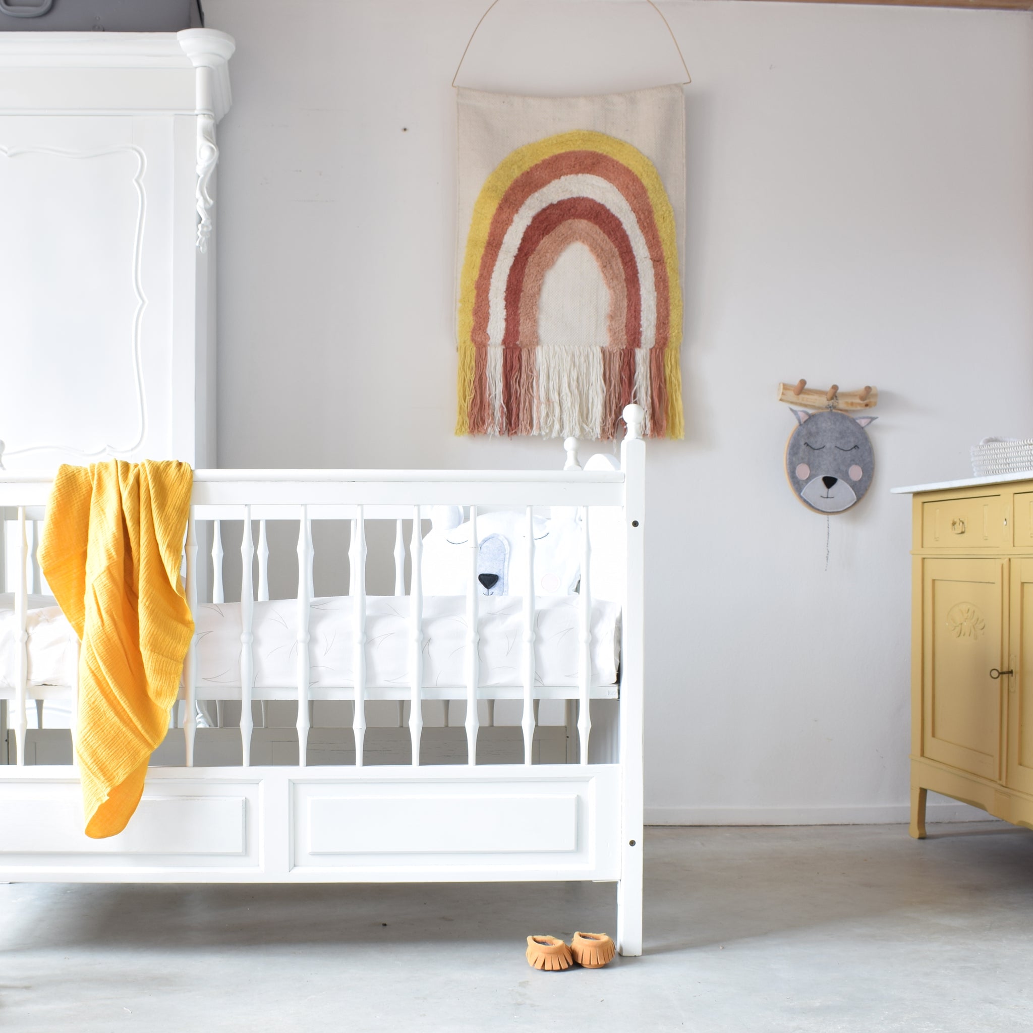 brocante-babyledikant-bedje-babykamer-unieke