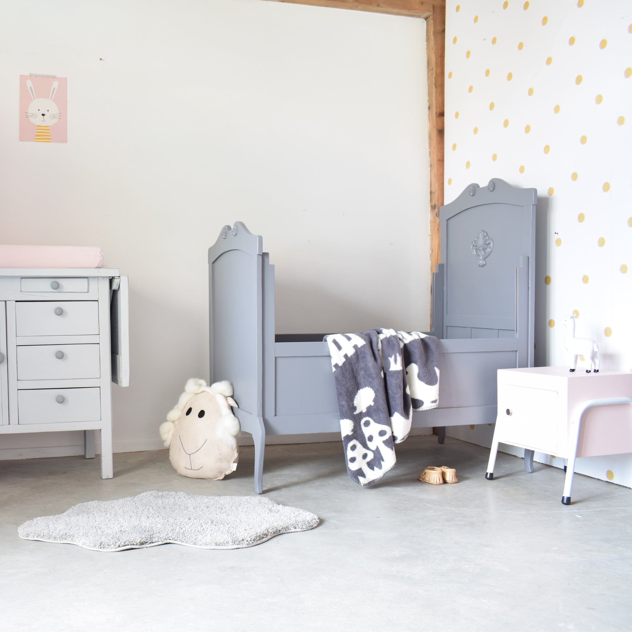 Brocante ledikantje 'Beau' - staalgrijs
