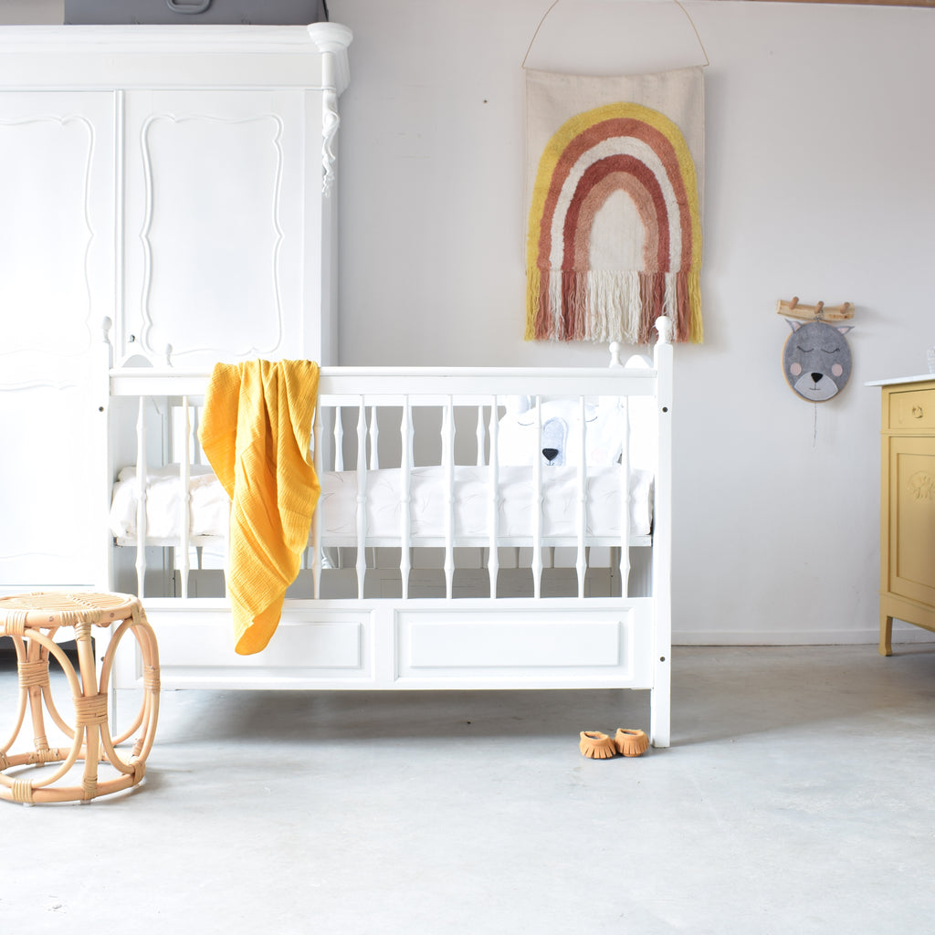 brocante-ledikantje-wit-babykamer-unieke