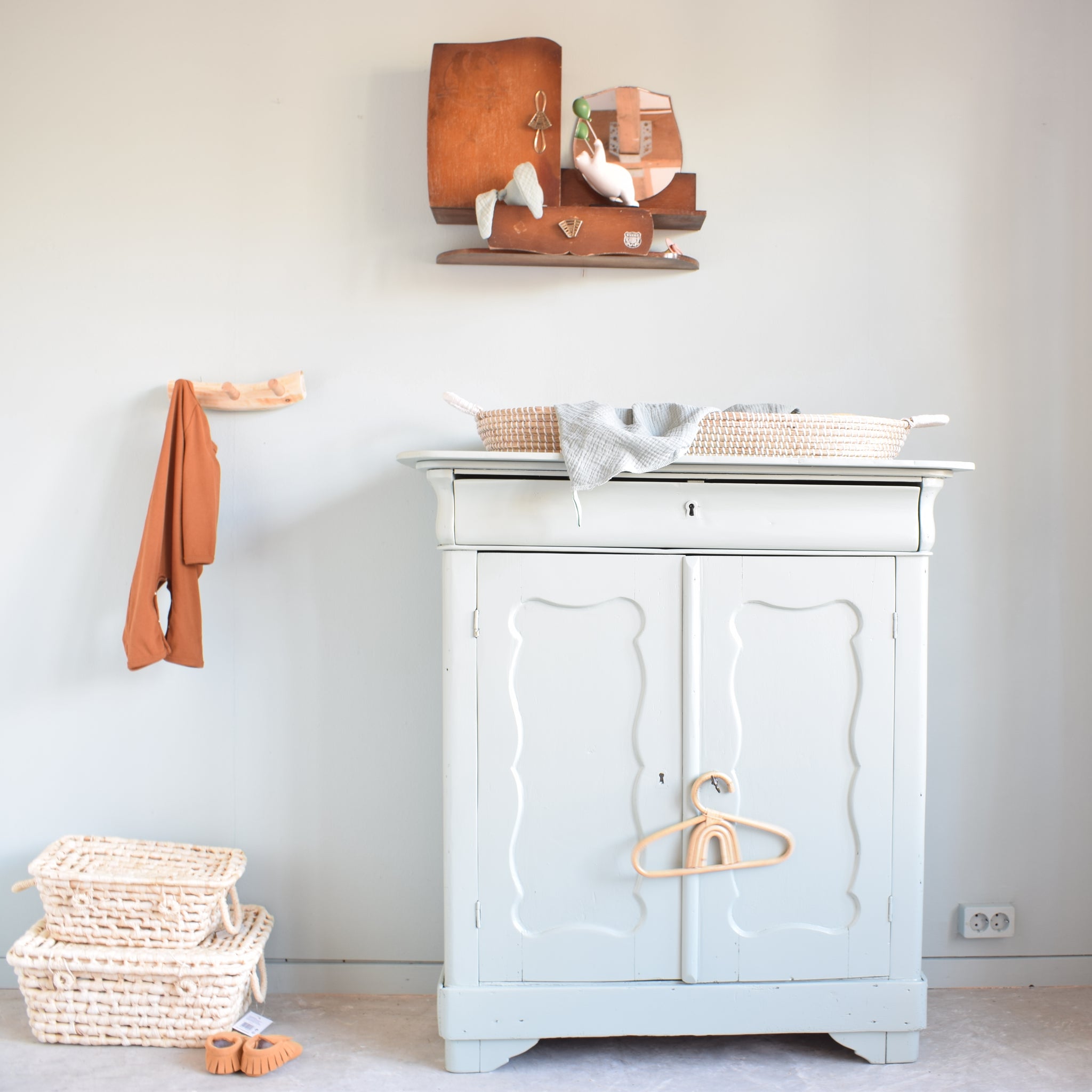 commode-brocante-biedermeier-mintgroen
