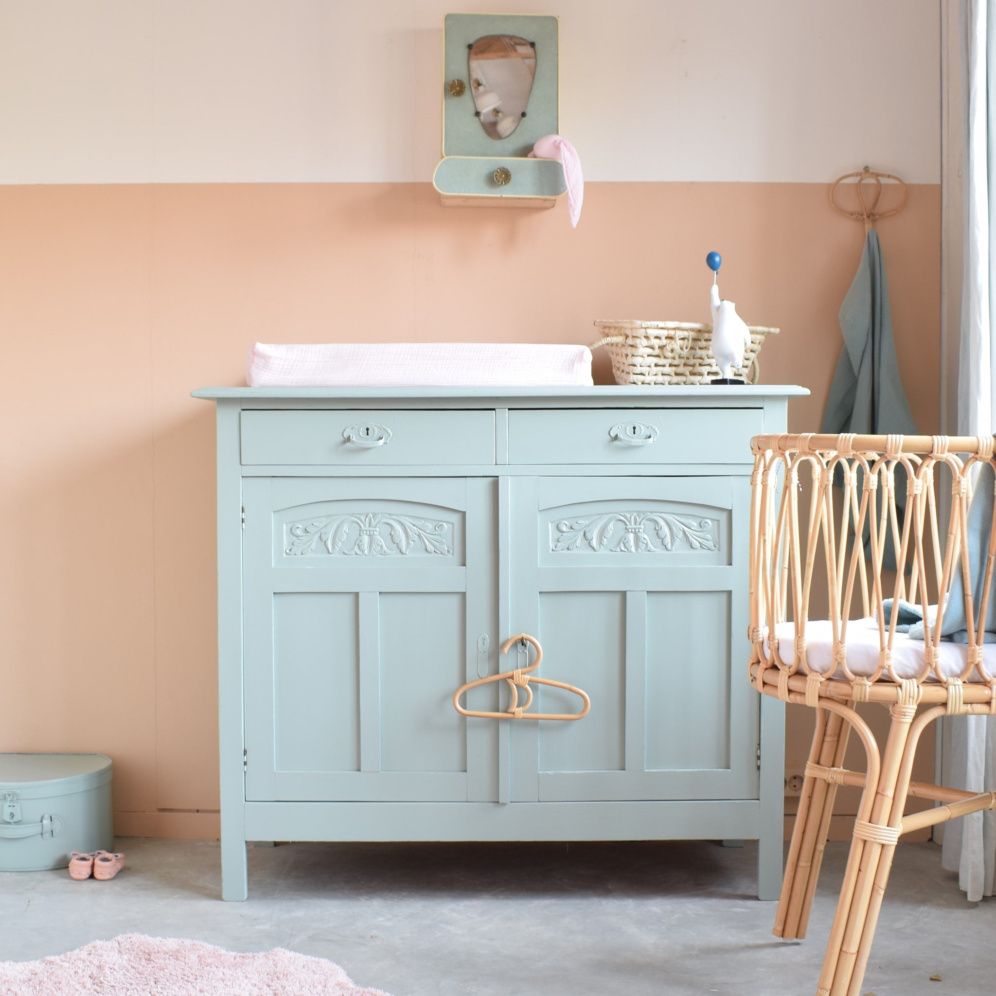 commode-vintage-mint-jasmine