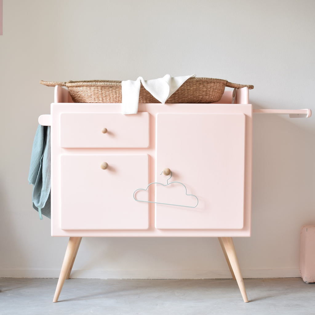 retro-commode-roze-babykamer-multifunctioneel