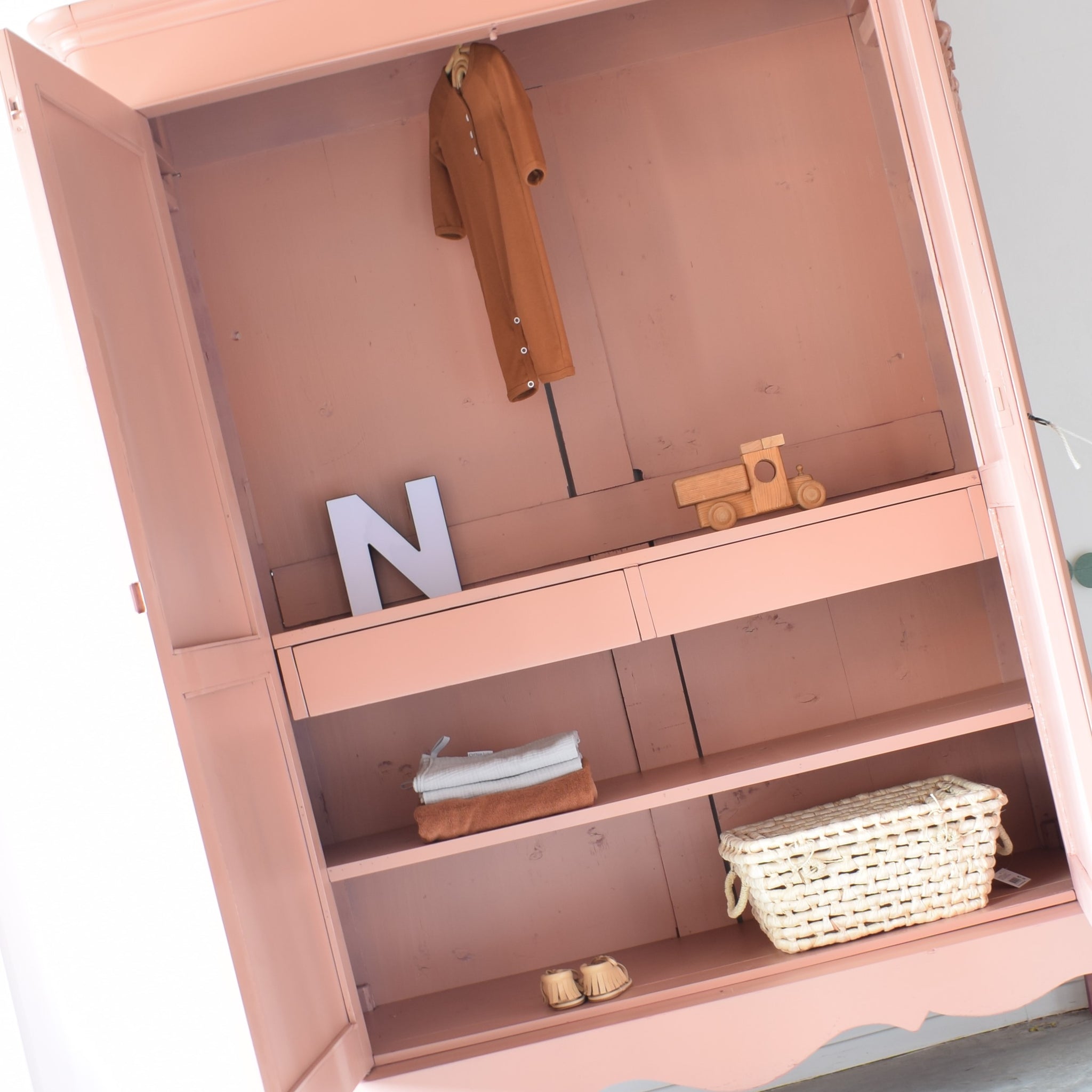 biedermeier-kledingkast-kast-babykamer-terra