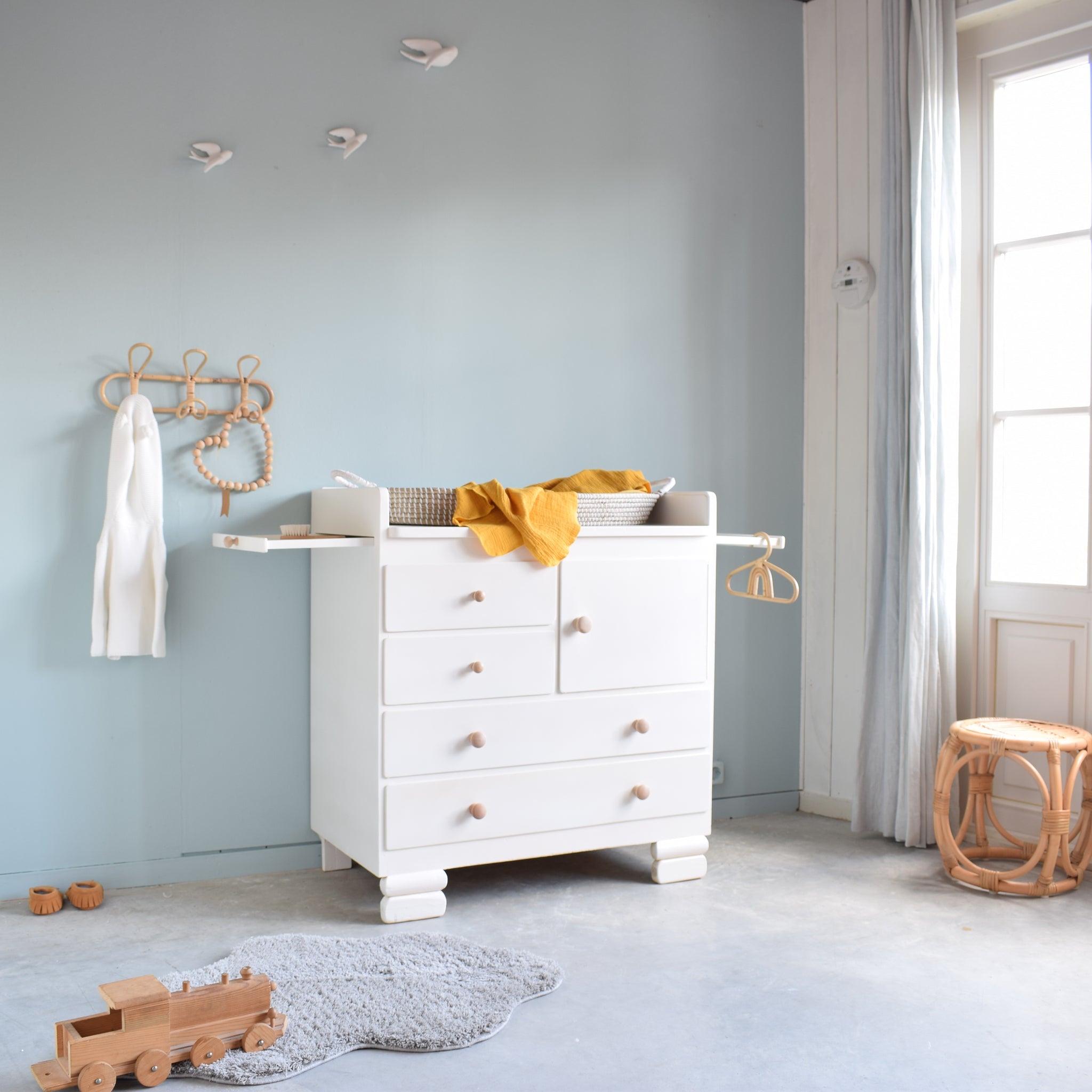 vintage-babykamer-commode-wit-mint