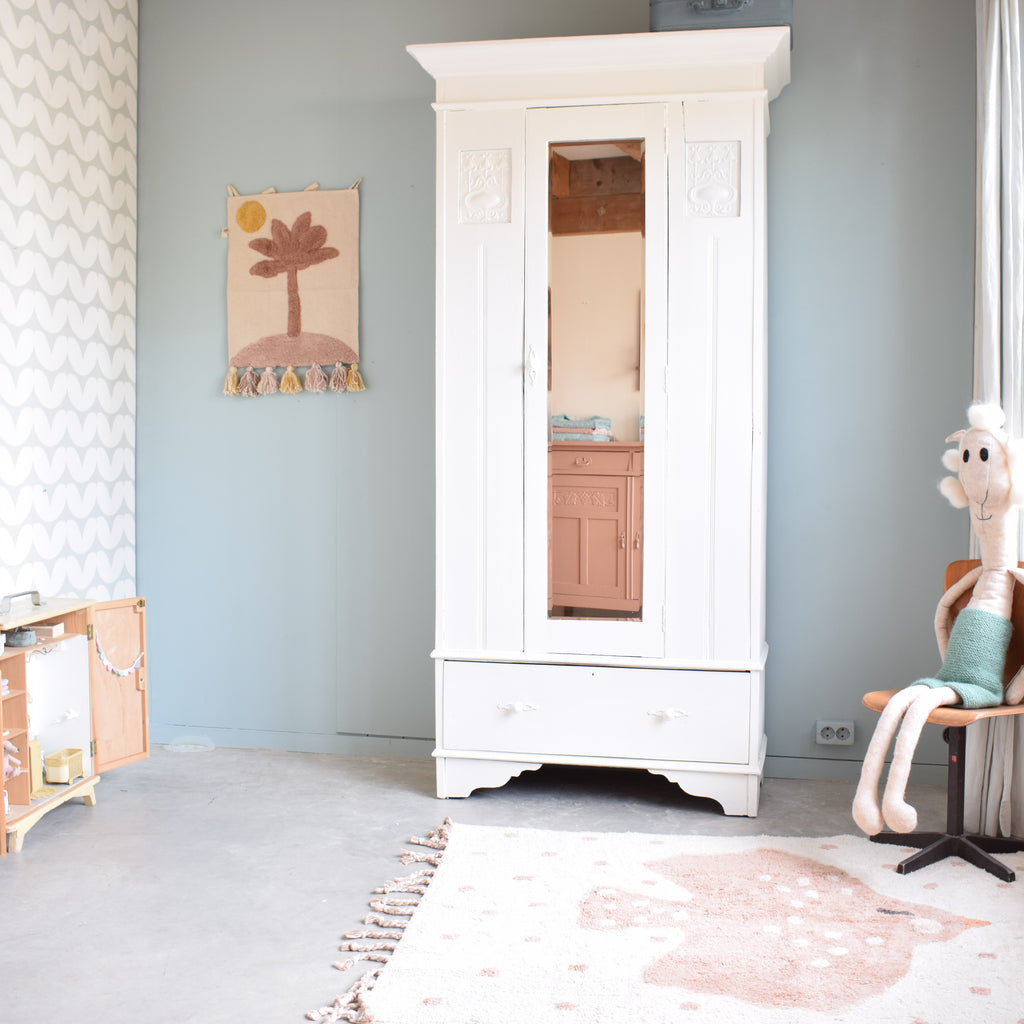 vintage-kast-kinderkamer-wit-gerestyled