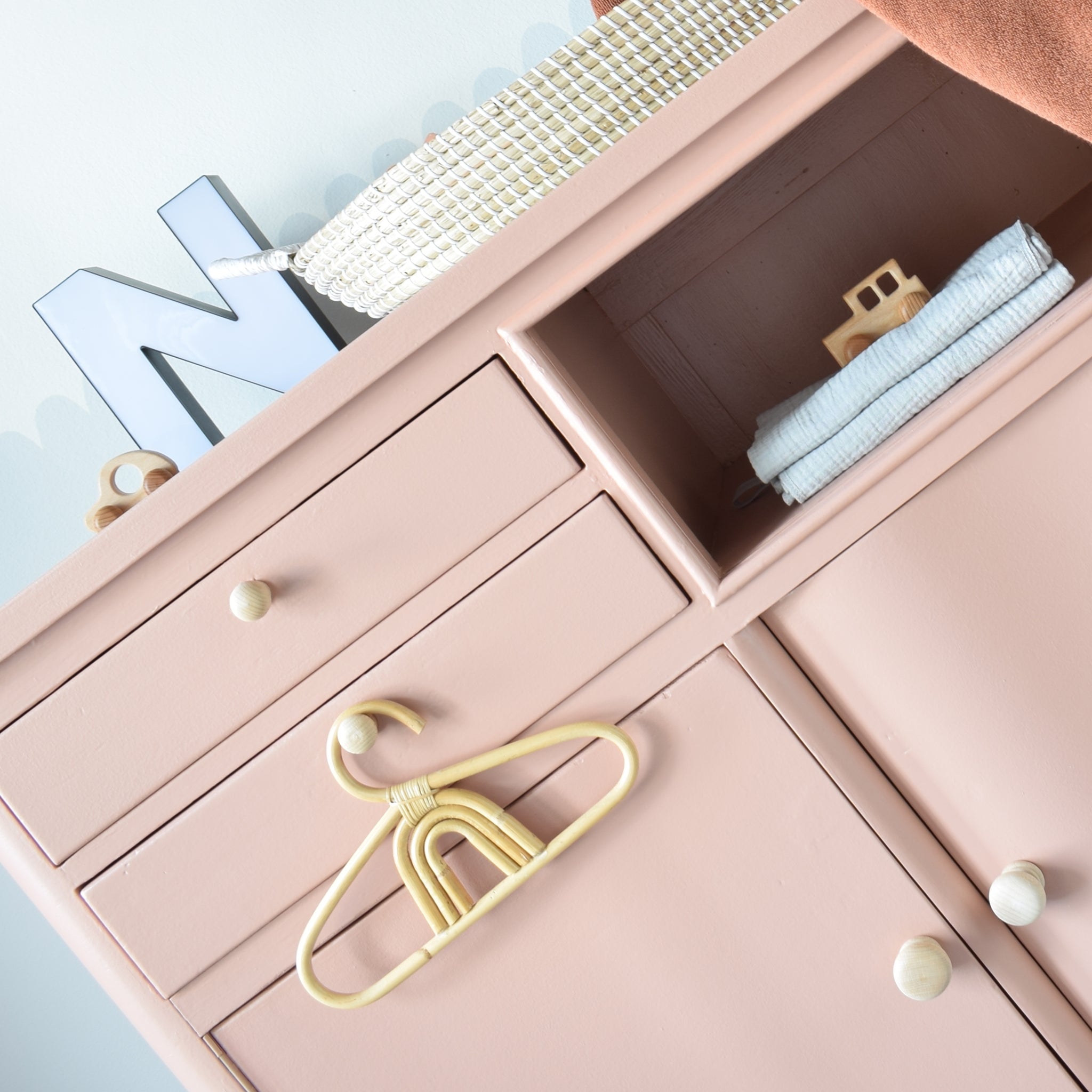 detail-commode-dion