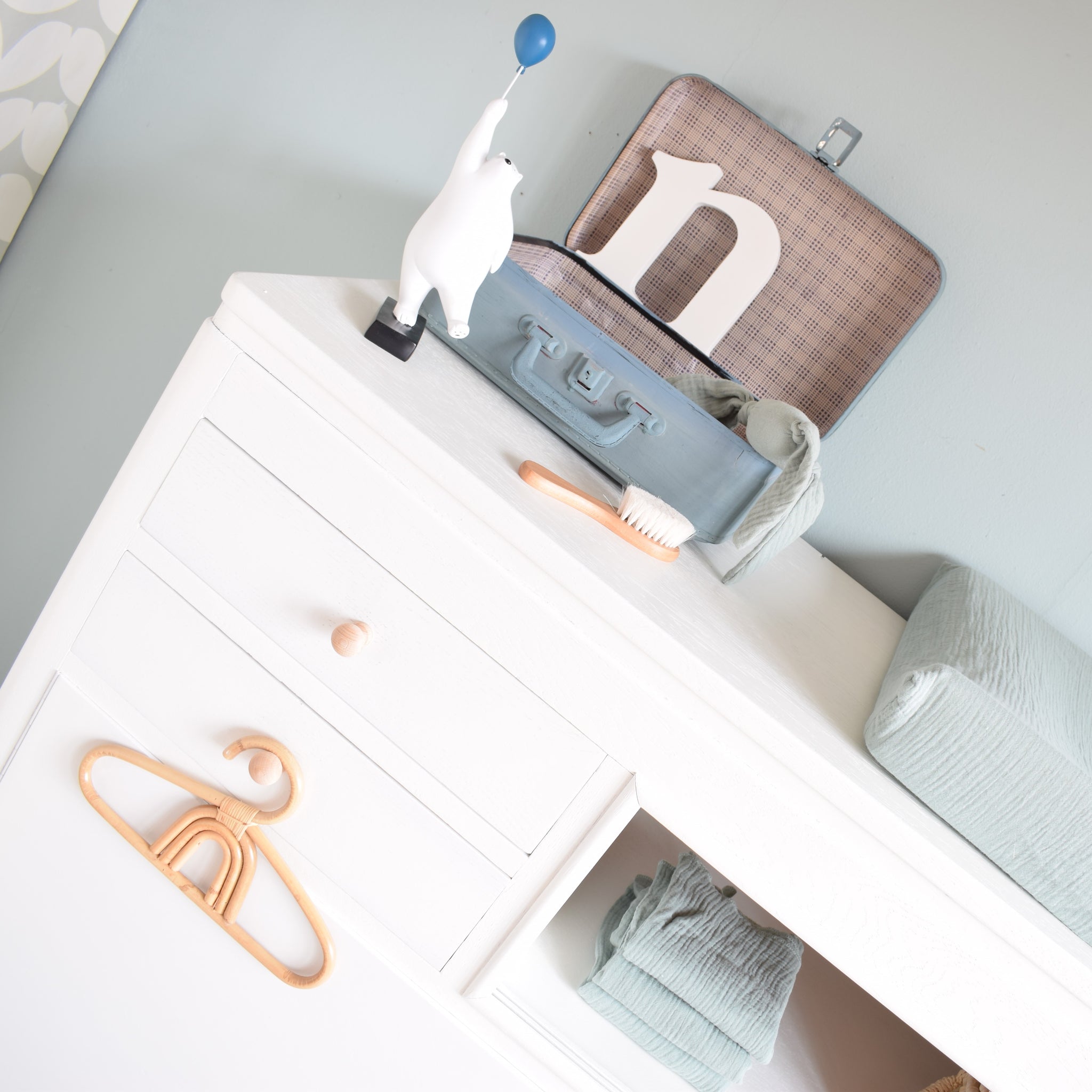 detail-commode-vintage-mette-white