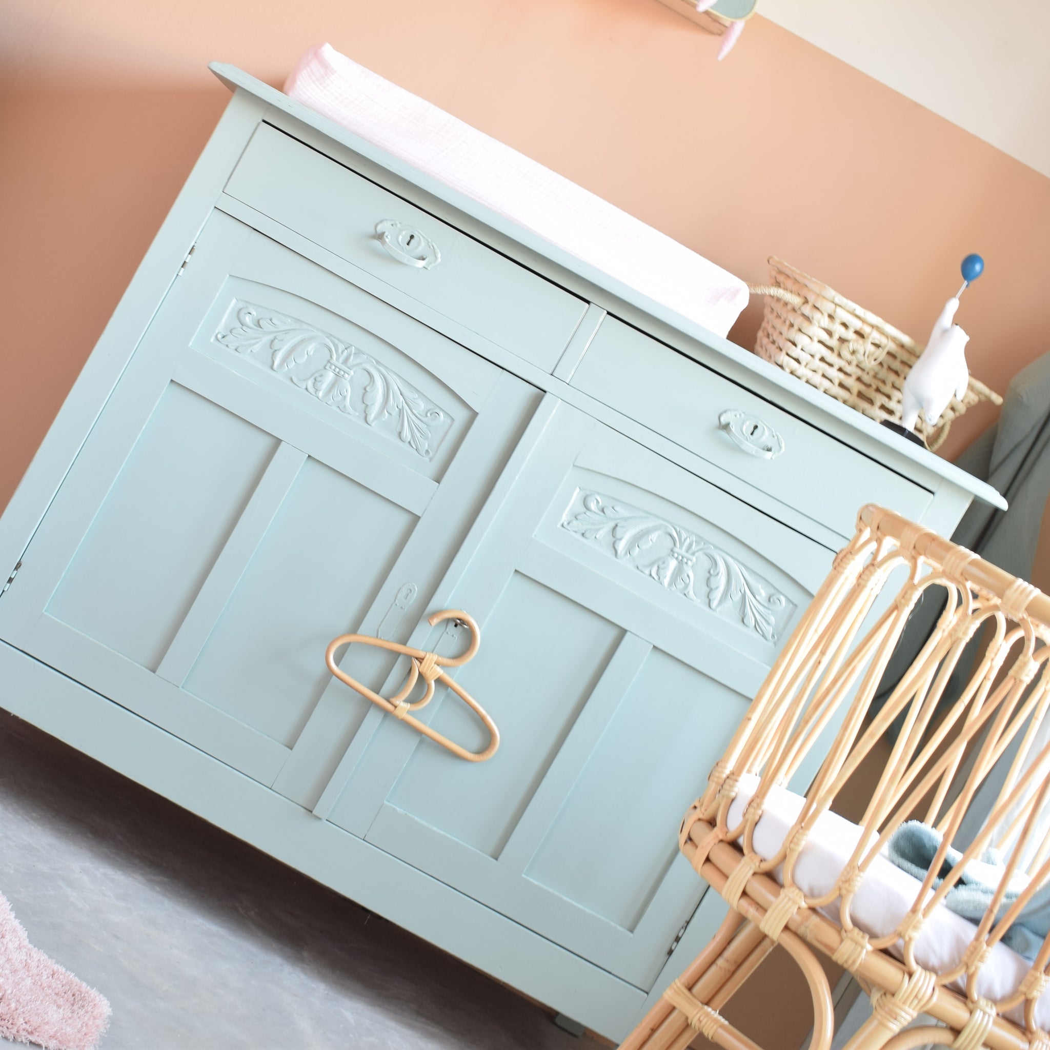 detail-vintage-commode-mint