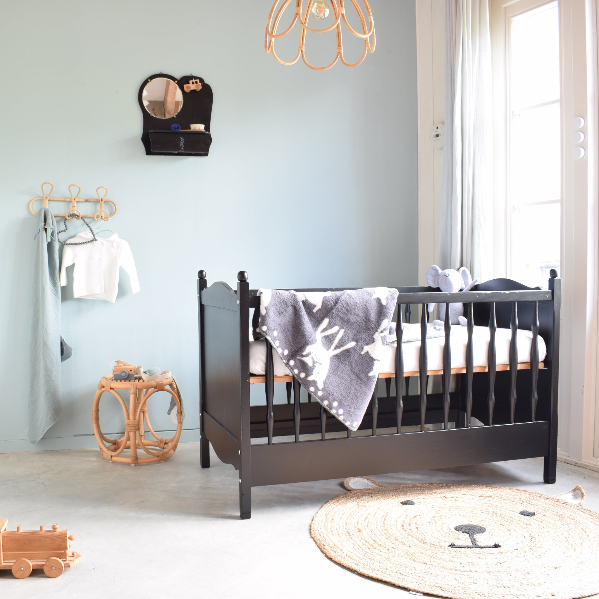 vintage-ledikantje-zwart-jean-babykamer
